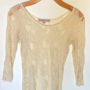 VERY PRETTY LACE TOP